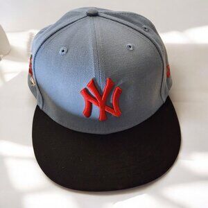 New Era 59FIFTY Yankees Hat 7 1/2 Blue Red Logo Black Brim 1996 World Series